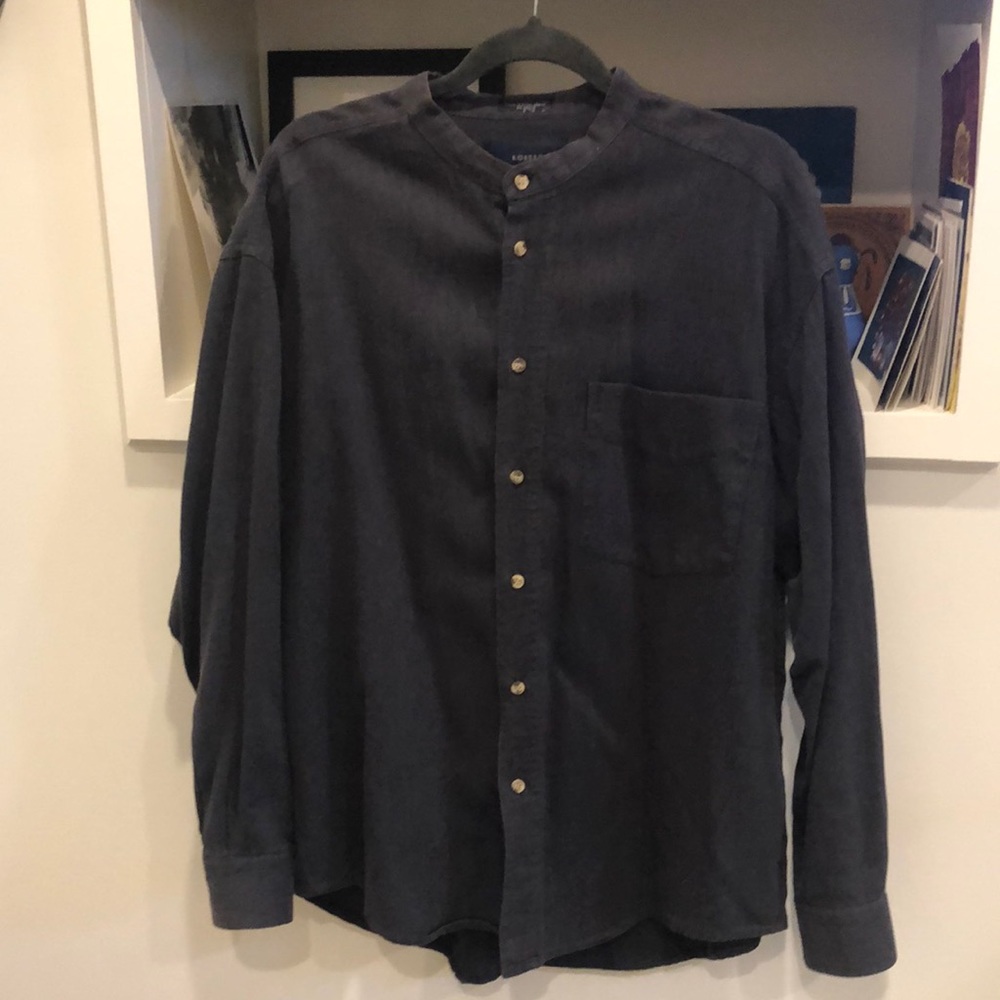 Linen shirt. Dress casual with 90s vibe.